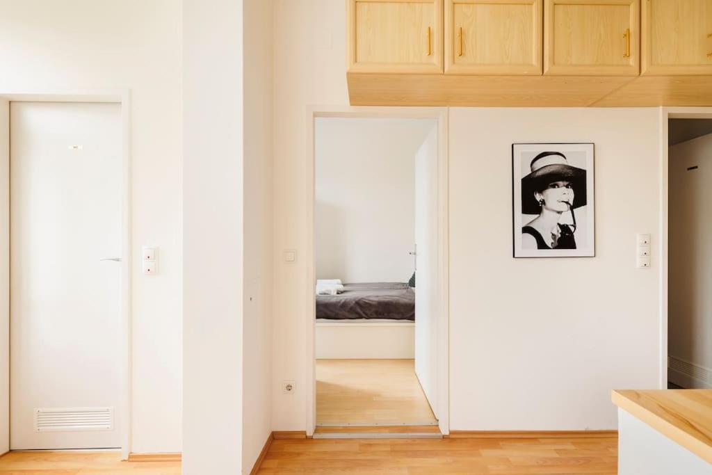 Beautiful 1 Bedroom Apartment Near Schoenbrunn Вена Экстерьер фото